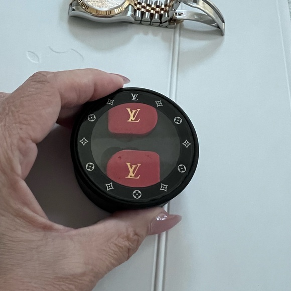 Louis Vuitton βοΈπ€β€οΈ Horizon earbuds β₯οΈβ«οΈ - Picture 3 of 7